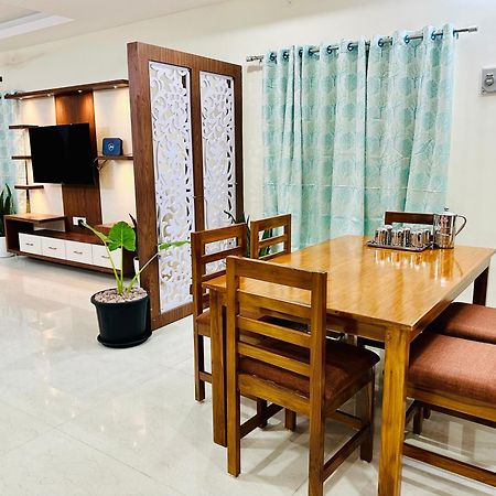 Truelife - 3Bhk Family Suites - Ps4 Pure Veg Restaurant On The Way To Balaji Temple - 2500 Sft Large Signature Apartment - Modular Kitchen - Super Fast Wifi, Smart Tv, 250 Jio Channels - Parking - Easy Access To All Temples - Top Service With Lots Of ตีรูปาติ ภายนอก รูปภาพ