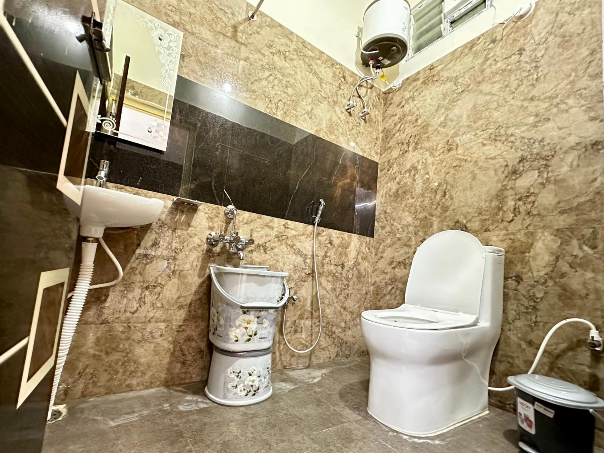Truelife - 3Bhk Family Suites - Ps4 Pure Veg Restaurant On The Way To Balaji Temple - 2500 Sft Large Signature Apartment - Modular Kitchen - Super Fast Wifi, Smart Tv, 250 Jio Channels - Parking - Easy Access To All Temples - Top Service With Lots Of ตีรูปาติ ภายนอก รูปภาพ