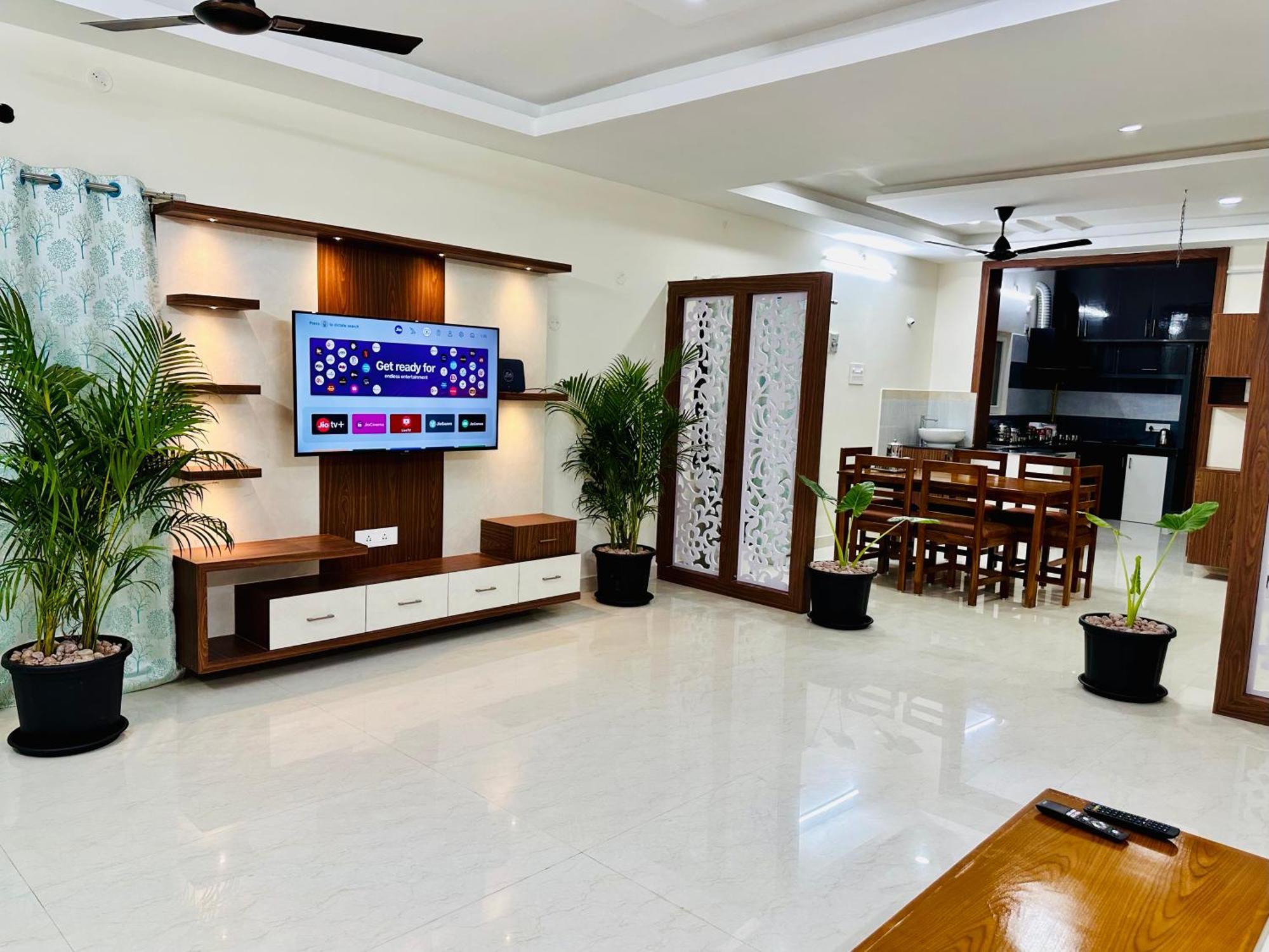 Truelife - 3Bhk Family Suites - Ps4 Pure Veg Restaurant On The Way To Balaji Temple - 2500 Sft Large Signature Apartment - Modular Kitchen - Super Fast Wifi, Smart Tv, 250 Jio Channels - Parking - Easy Access To All Temples - Top Service With Lots Of ตีรูปาติ ภายนอก รูปภาพ