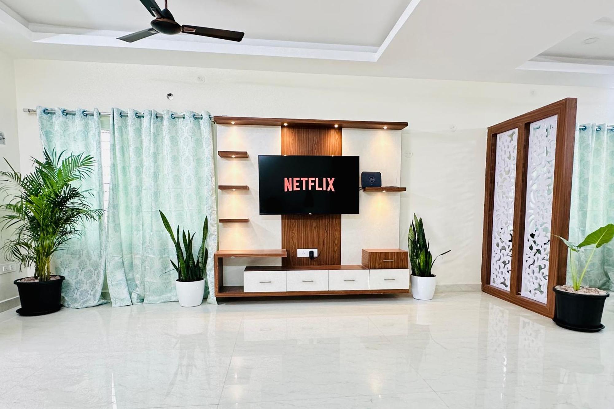 Truelife - 3Bhk Family Suites - Ps4 Pure Veg Restaurant On The Way To Balaji Temple - 2500 Sft Large Signature Apartment - Modular Kitchen - Super Fast Wifi, Smart Tv, 250 Jio Channels - Parking - Easy Access To All Temples - Top Service With Lots Of ตีรูปาติ ภายนอก รูปภาพ