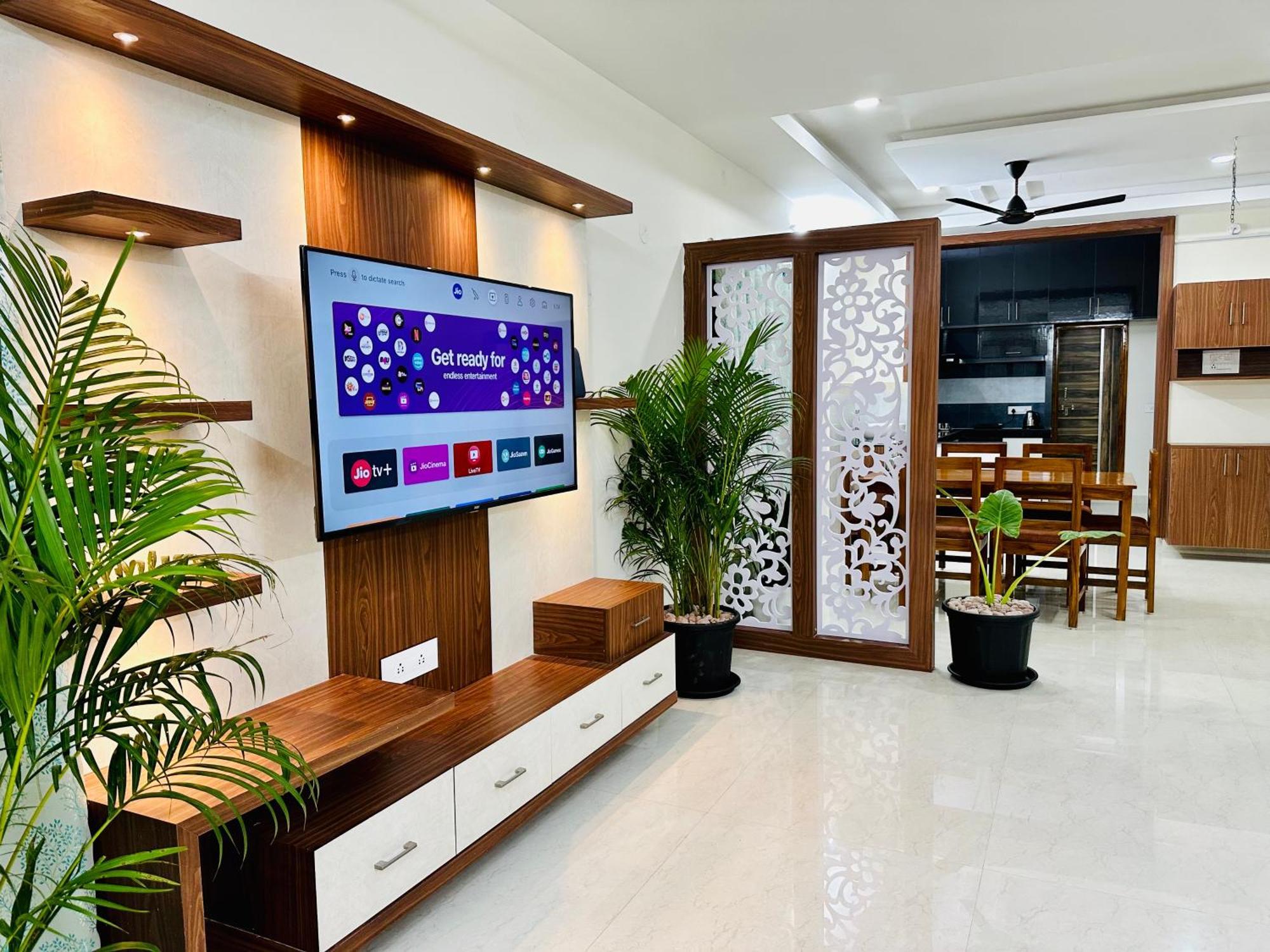 Truelife - 3Bhk Family Suites - Ps4 Pure Veg Restaurant On The Way To Balaji Temple - 2500 Sft Large Signature Apartment - Modular Kitchen - Super Fast Wifi, Smart Tv, 250 Jio Channels - Parking - Easy Access To All Temples - Top Service With Lots Of ตีรูปาติ ภายนอก รูปภาพ