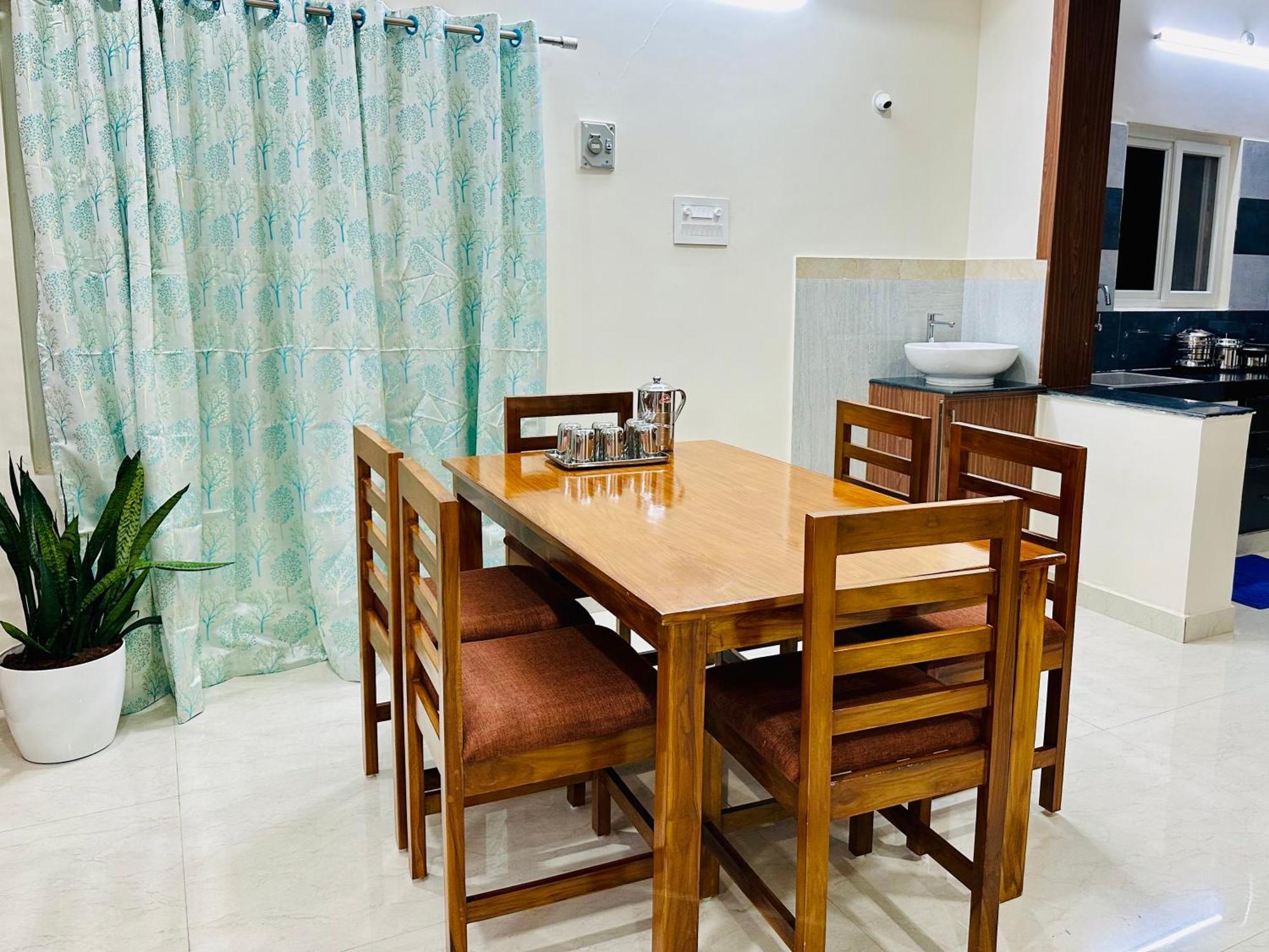 Truelife - 3Bhk Family Suites - Ps4 Pure Veg Restaurant On The Way To Balaji Temple - 2500 Sft Large Signature Apartment - Modular Kitchen - Super Fast Wifi, Smart Tv, 250 Jio Channels - Parking - Easy Access To All Temples - Top Service With Lots Of ตีรูปาติ ภายนอก รูปภาพ